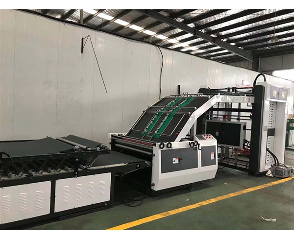 紙箱(xiang)生産車(che)間