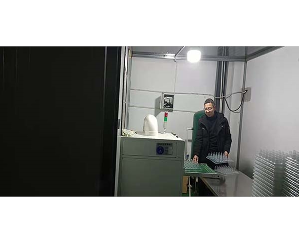 吸塑(su)除塵(chen)車間(jian)一角(jiao)