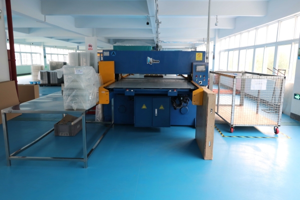 吸塑(su)包裝(zhuang)生産(chan)車間(jian)