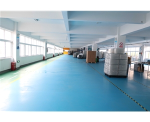 吸(xi)塑包裝(zhuang)生産車(che)間